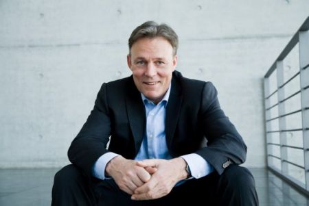 Οπερμαν: «Αν η ΕΕ δεν συμφωνήσει για τους πρόσφυγες, να δώσει πίσω το Νόμπελ Ειρήνης»