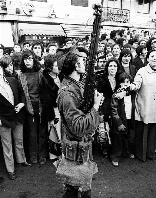 Η Γκράντολα και η Επανάσταση των Γαριφάλων