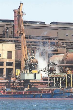 Η νάρκη… της ΛΑΡΚΟ απειλεί ΔΕΗ και Δημόσιο