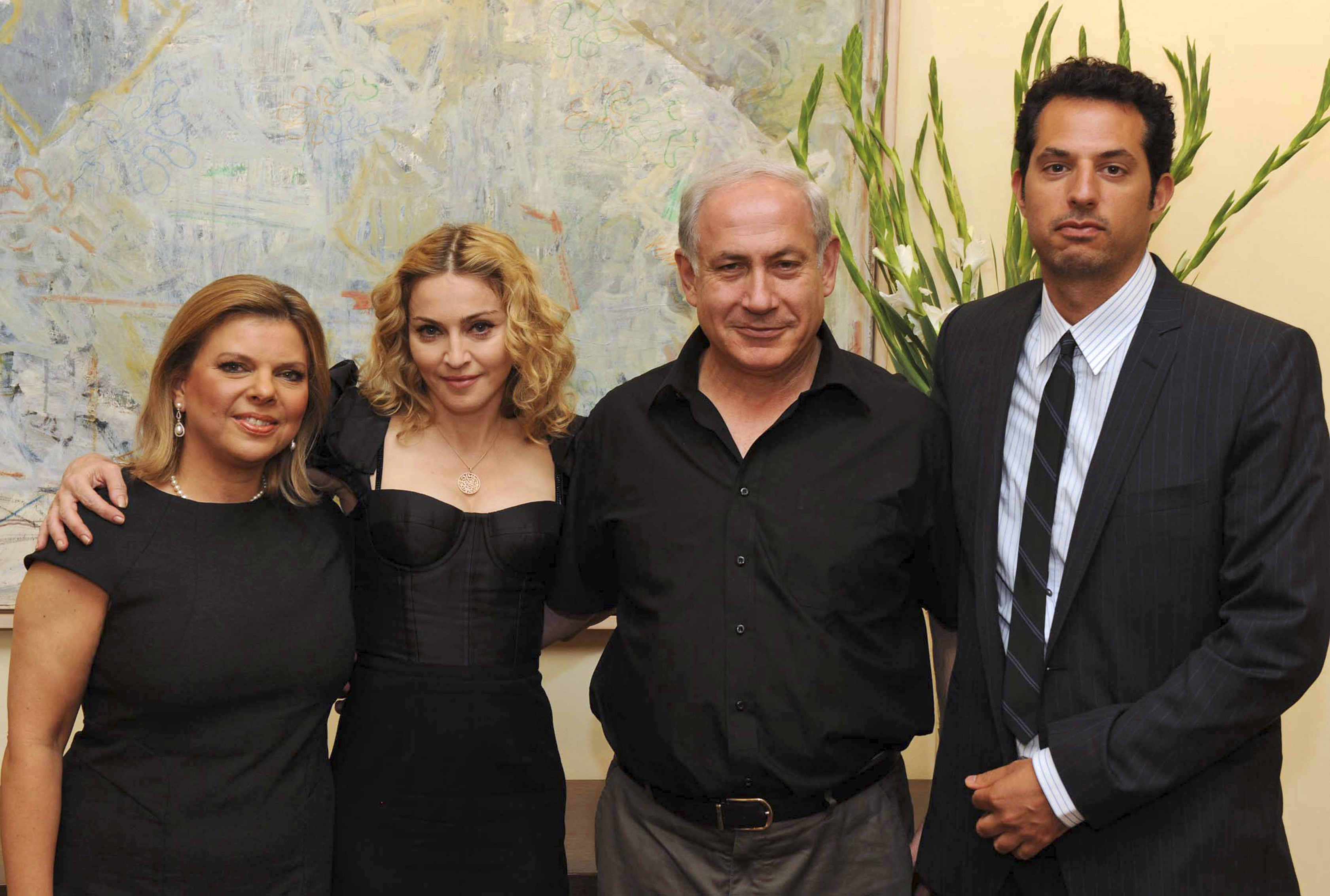 Η Μαντόνα συναντήθηκε σε δείπνο με τον ισραηλινό πρωθυπουργό και τη σύζυγό του