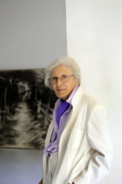 Τζούλια Δημακοπούλου: Μνημειώνοντας το απέριττο