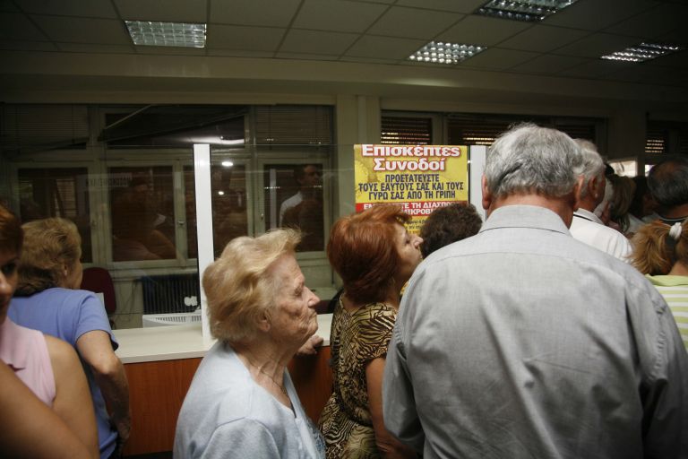 Συνεχίζεται η ταλαιπωρία για τους συνταξιούχους με λάθος ΑΜΚΑ-ΑΦΜ | tovima.gr