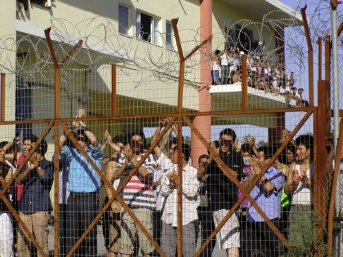Η Ευρώπη καταγγέλλει την Ελλάδα για μετανάστες και φυλακές