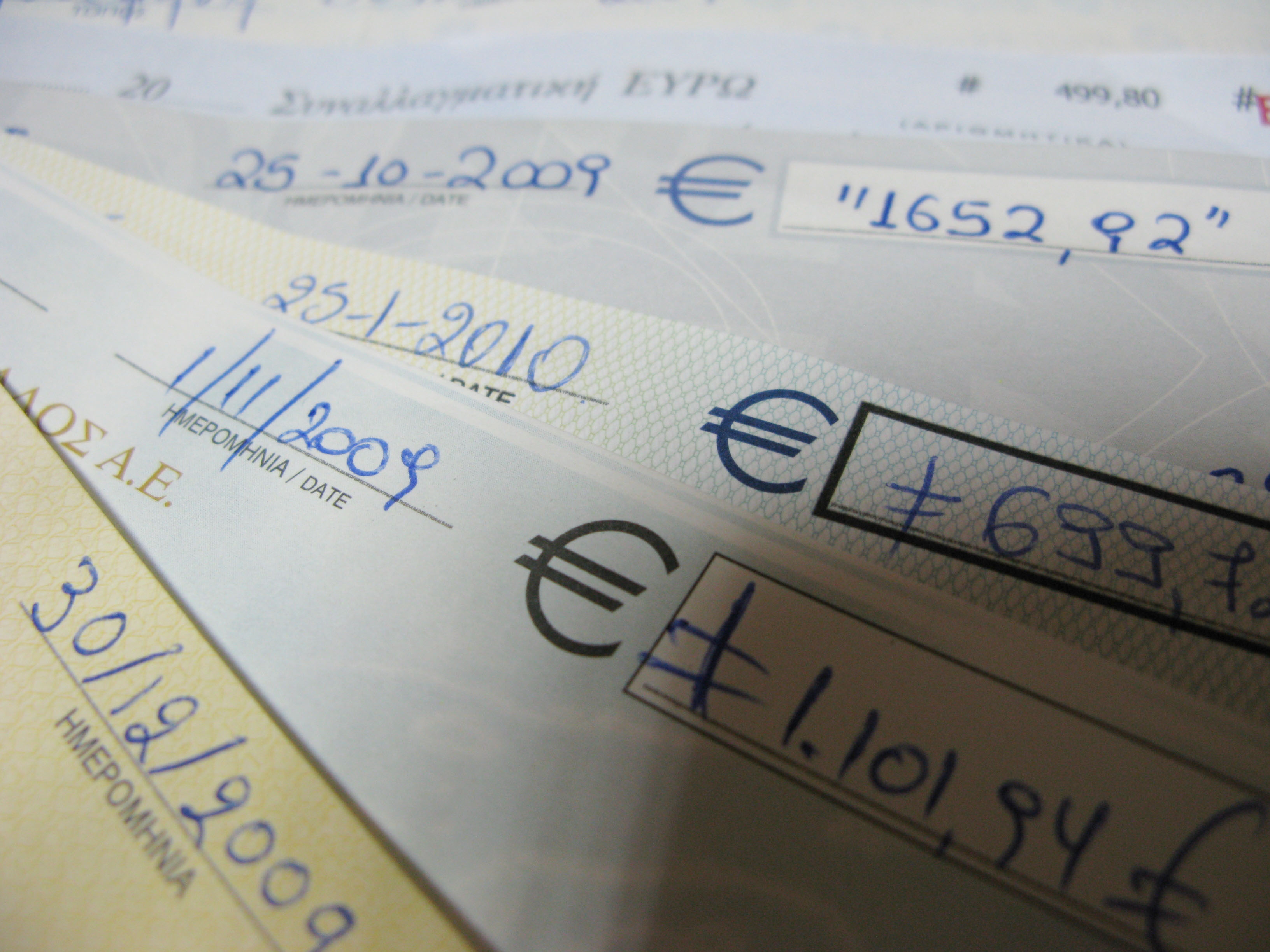 Στα €303,6 εκατ. ακάλυπτες επιταγές και απλήρωτες συναλλαγματικές