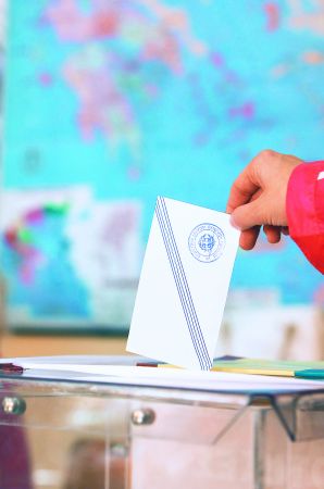 Economist: Κατέρρευσε το πελατειακό πολιτικό σύστημα στην Ελλάδα