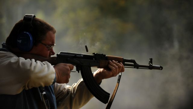 Οι Αμερικανοί άδειασαν από τα ράφια τα όπλα Καλάσνικοφ