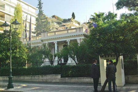 Μαξίμου: Δεν πρόκειται να κάνουμε υποχωρήσεις σε θέματα αρχών για το κλείσιμο της β΄ αξιολόγησης