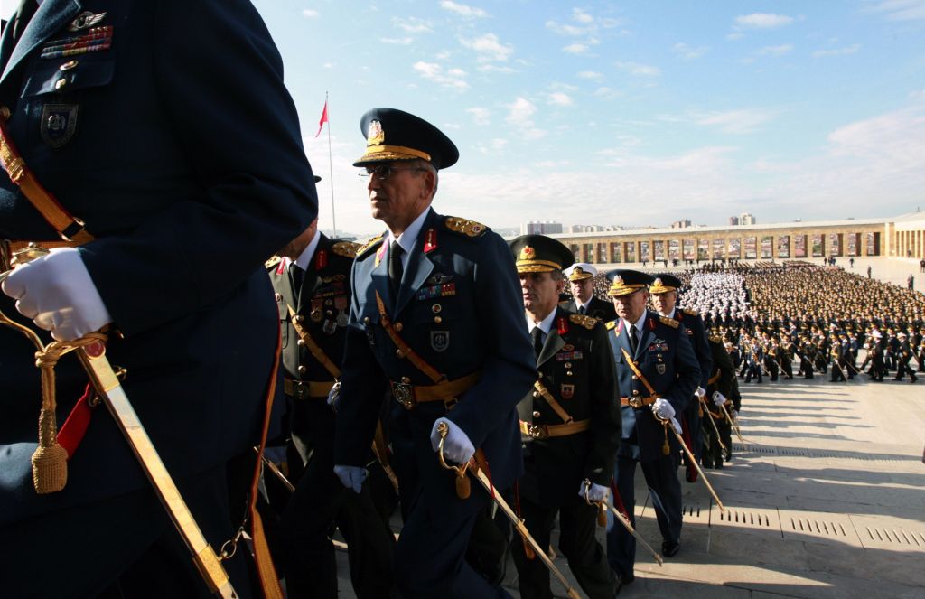 Τον έλεγχο εργοστασίων και ναυπηγείων του στρατού πήρε η τουρκική κυβέρνηση