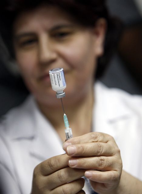 Οι υγειονομικοί «σνομπάρουν» τον αντιγριπικό εμβολιασμό