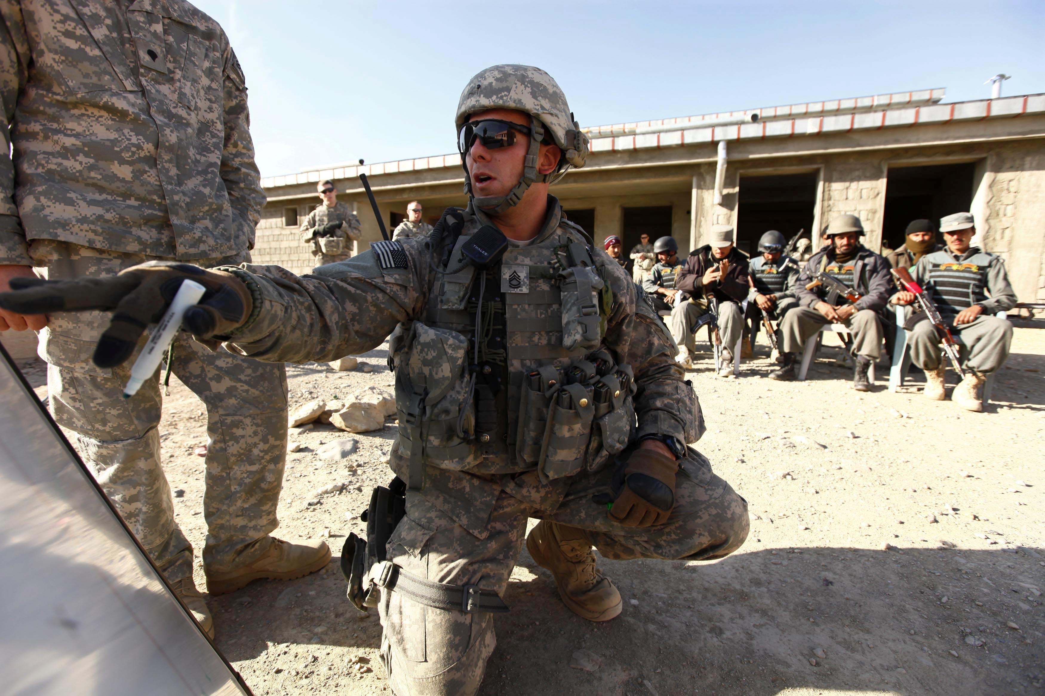 ΗΠΑ: «Ας μη βιαζόμαστε να φύγουμε από το Αφγανιστάν»