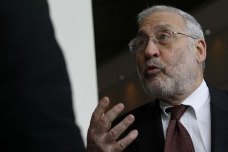 Στίγκλιτς: «Ασυνάρτητο» το πρόγραμμα που επιβλήθηκε στην Αθήνα