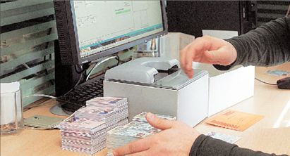 Ξανά στην ουρά για νέες ταυτότητες