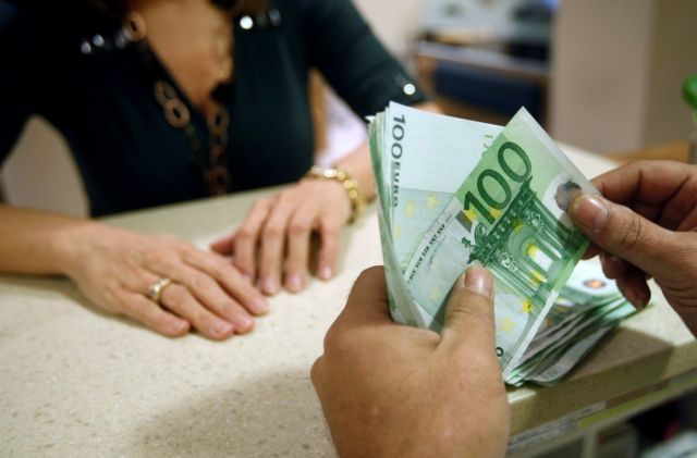 Συλλήψεις για παράνομες αναλήψεις χρημάτων από λογαριασμούς νεκρών | tovima.gr
