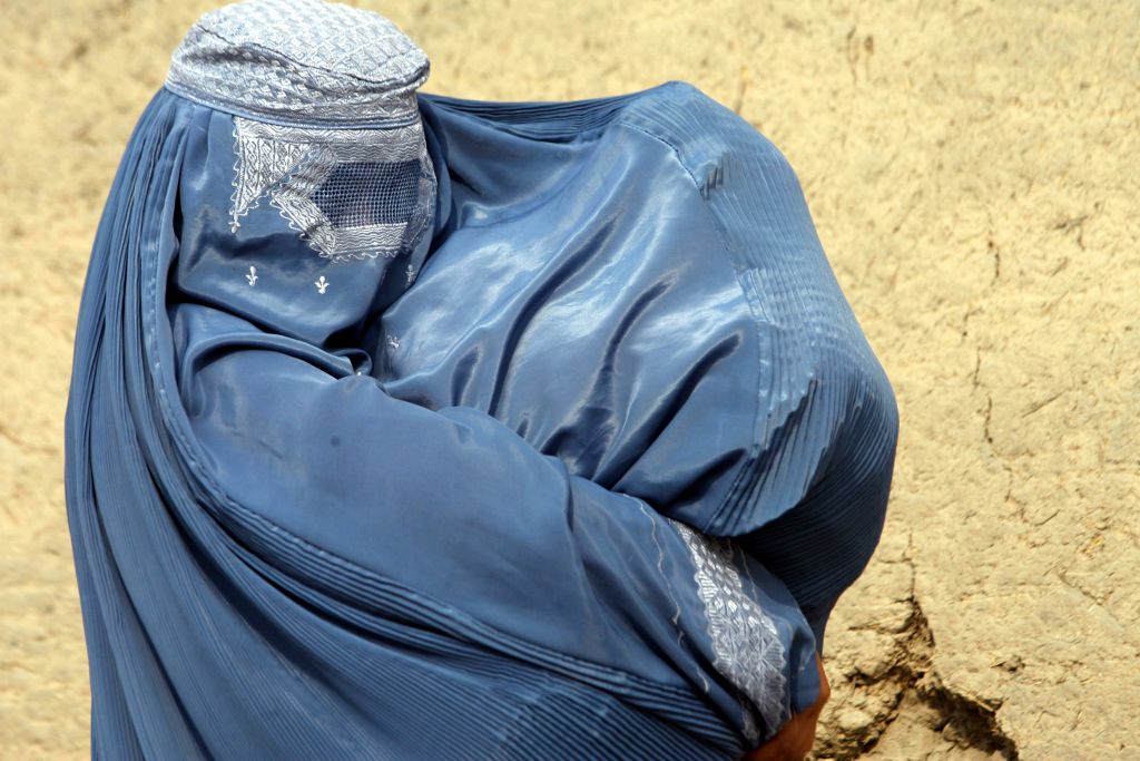 Το Κεμπέκ εισάγει νόμο για την απαγόρευση της μπούρκας