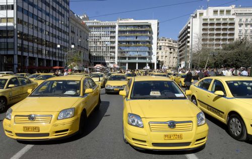 Τα ταξί αποκτούν διαχωριστικά προστασίας