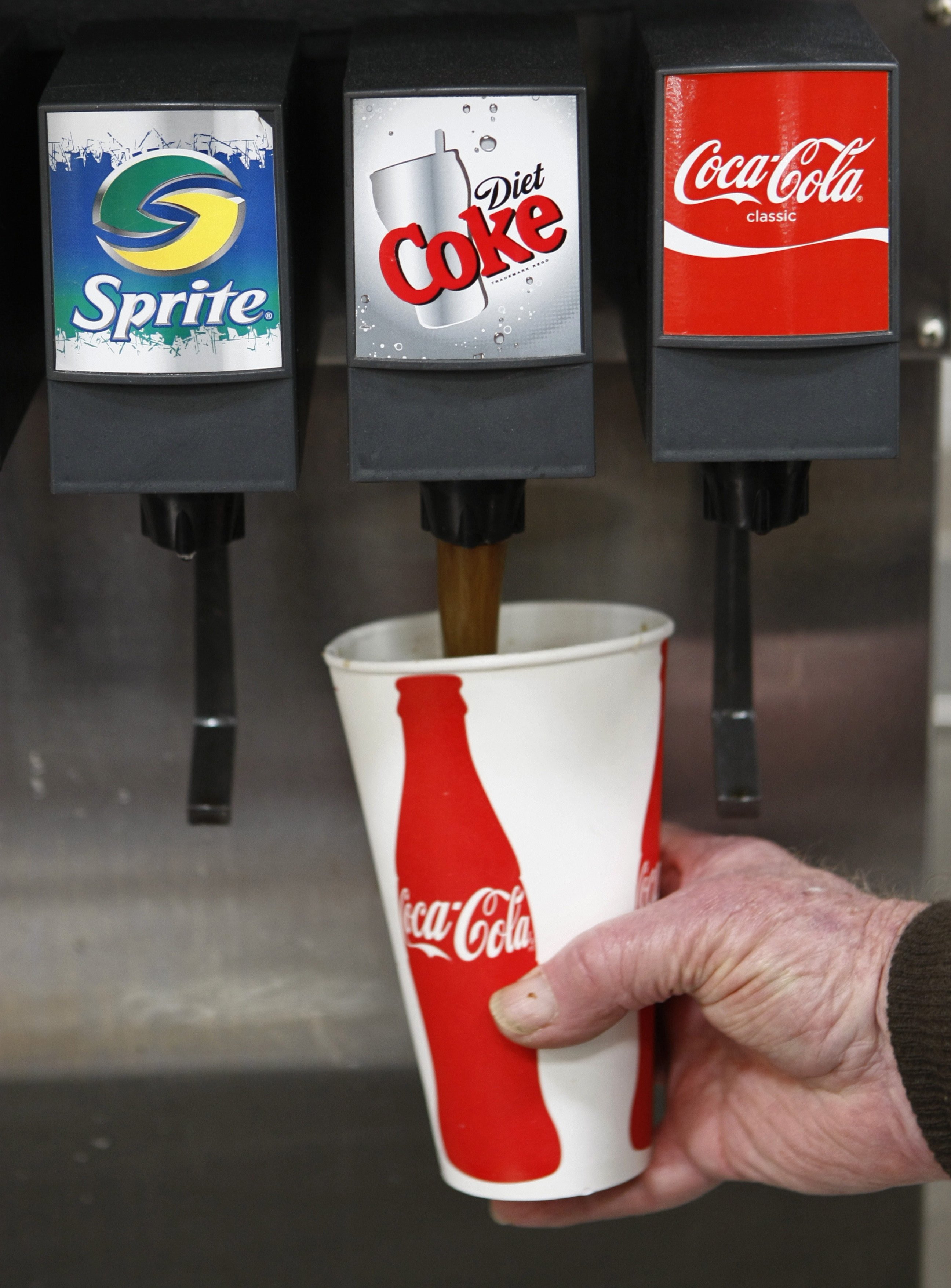 Η Coca Cola ρίχνει τις τιμές