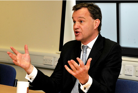 Βρετανία: Παραιτήθηκε υφυπουργός για οικονομικούς λόγους