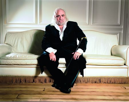 Πέθανε ο διεθνούς φήμης τραγουδιστής Ντέμης Ρούσσoς