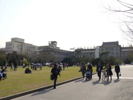 Κίνα: Aπαγορεύουν σε πανεπιστήμια τα βιβλία που προωθούν «δυτικές αξίες»