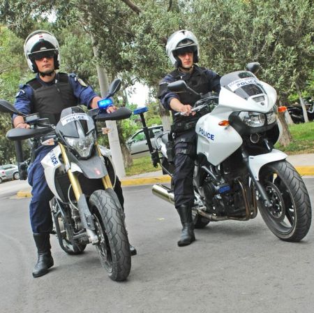 Συνελήφθη ζευγάρι για ένοπλες ληστείες σε ταχυδρομεία