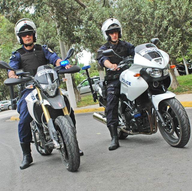 Συνελήφθη ζευγάρι για ένοπλες ληστείες σε ταχυδρομεία