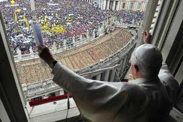 <b>Πλατεία Αγίου Πέτρου</b> Παρηγορία για τον Πάπα η μαζική προσέλευση πιστών