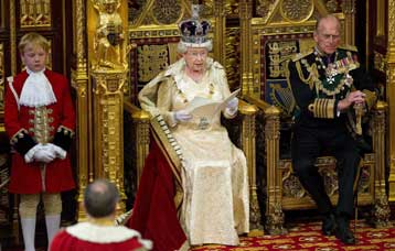 <b>Βρετανία</b>H βασίλισσα Ελισάβετ παρουσίασε το πρόγραμμα της νέας κυβέρνησης