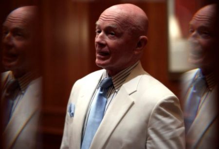 Μαρκ Μόμπιους: «Ετσι θα πάρει μπροστά η ελληνική οικονομία»