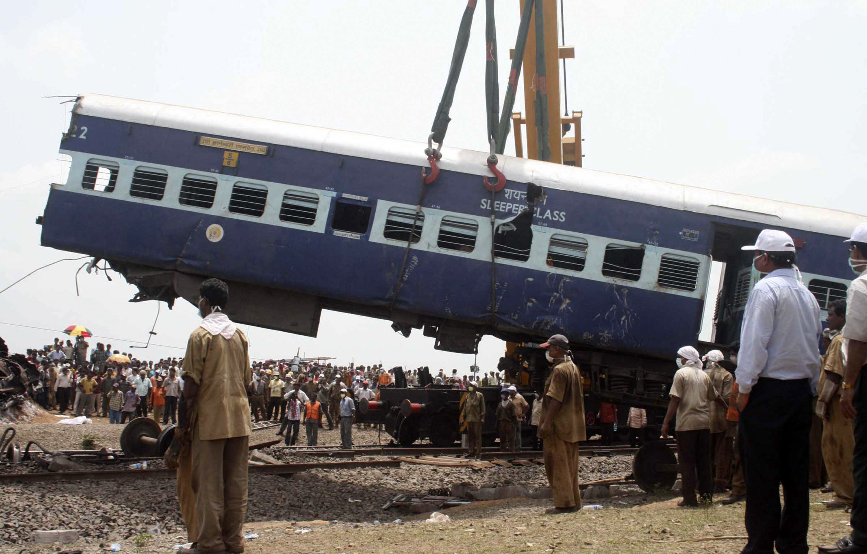 Ινδία: Εκτροχιασμός τρένου με τουλάχιστον 32 νεκρούς
