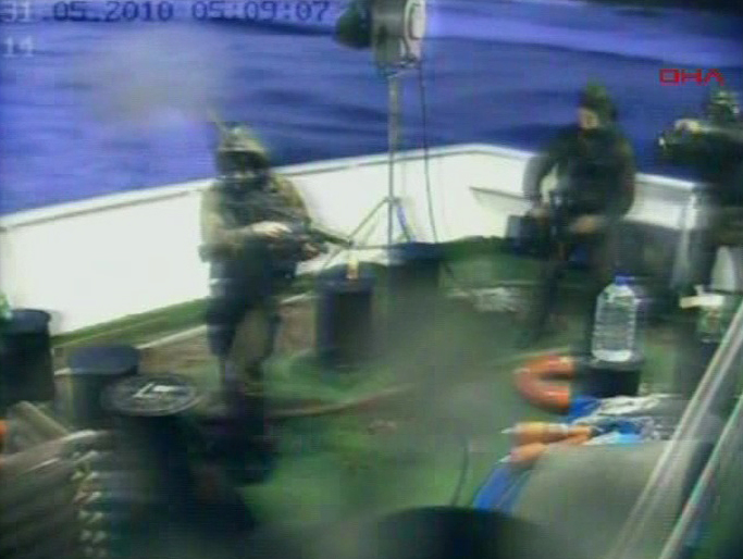Ερασιτεχνικό βίντεο από την ισραηλινή επίθεση στο τουρκικό πλοίο Mavi Marmara | tovima.gr