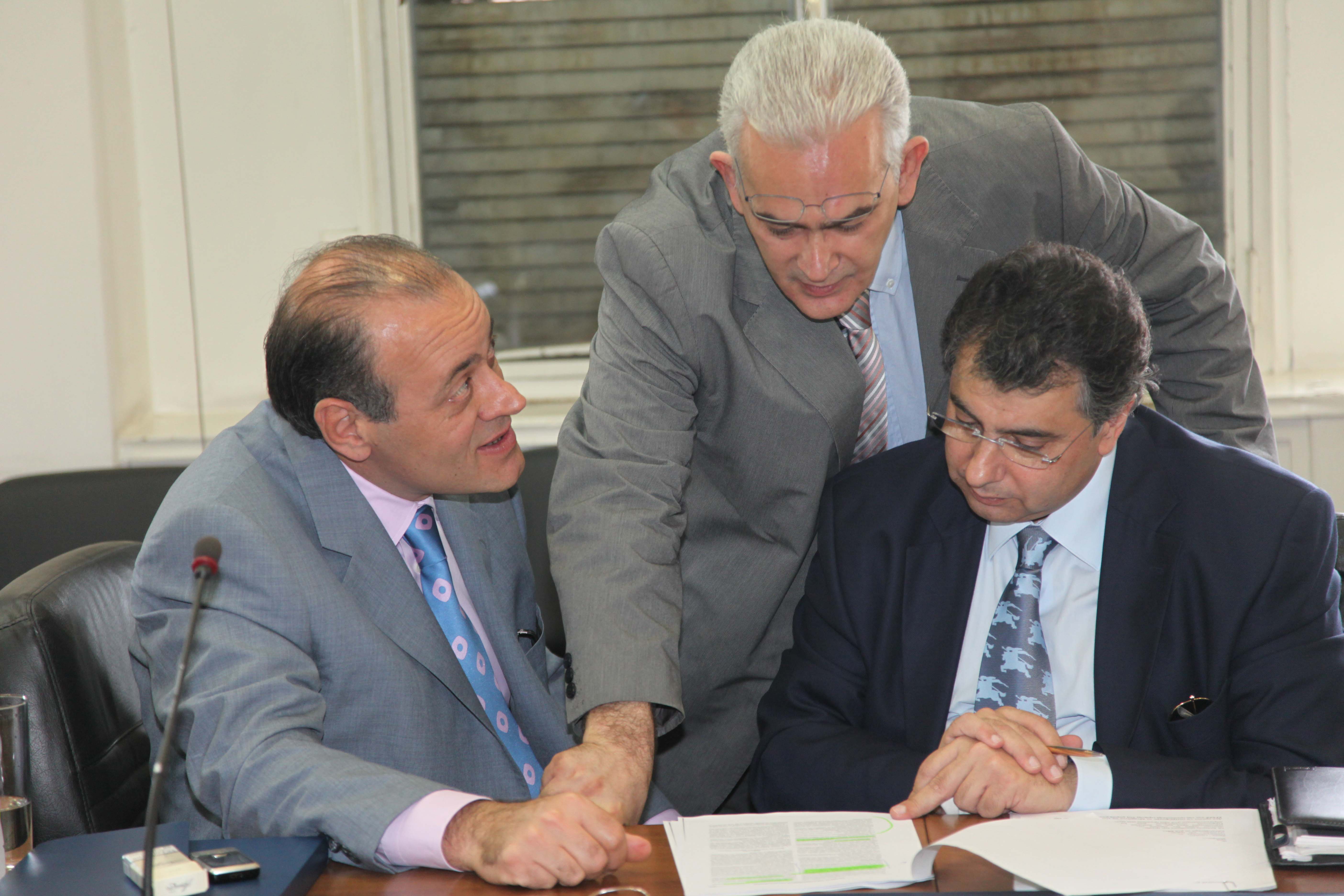 ΣΕΒ: «Κάτω τα χέρια από τον κατώτατο μισθό»