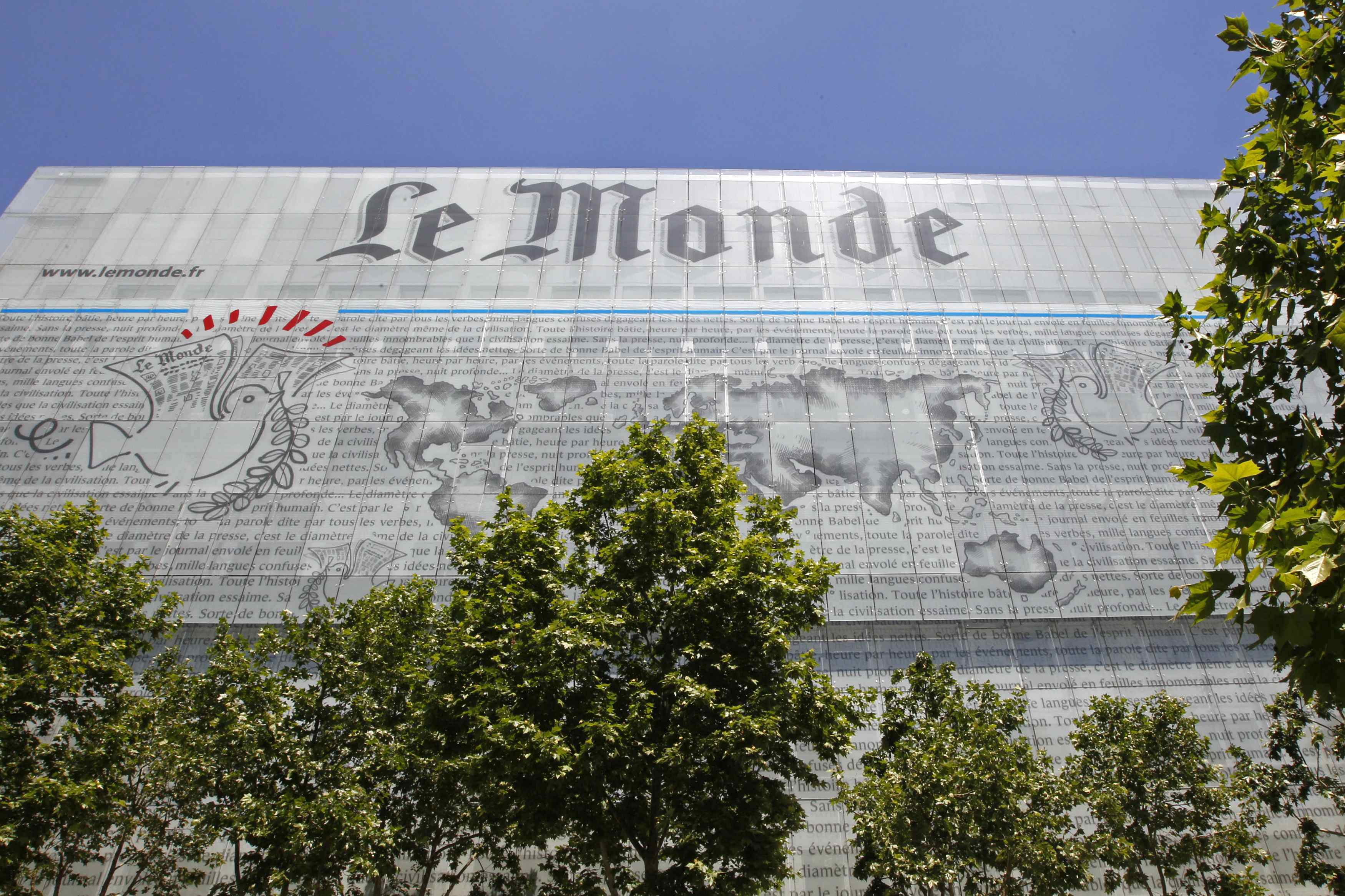 Καμπανάκι από την Le Monde: Αυξάνονται οι θιασώτες των αυταρχικών καθεστώτων στην Ευρώπη