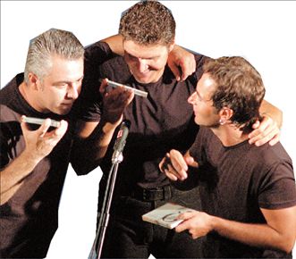 <b>Πέτρος Κούρτης</b>«“Ζητιάνευα” για να μάθω να παίζω κρουστά»