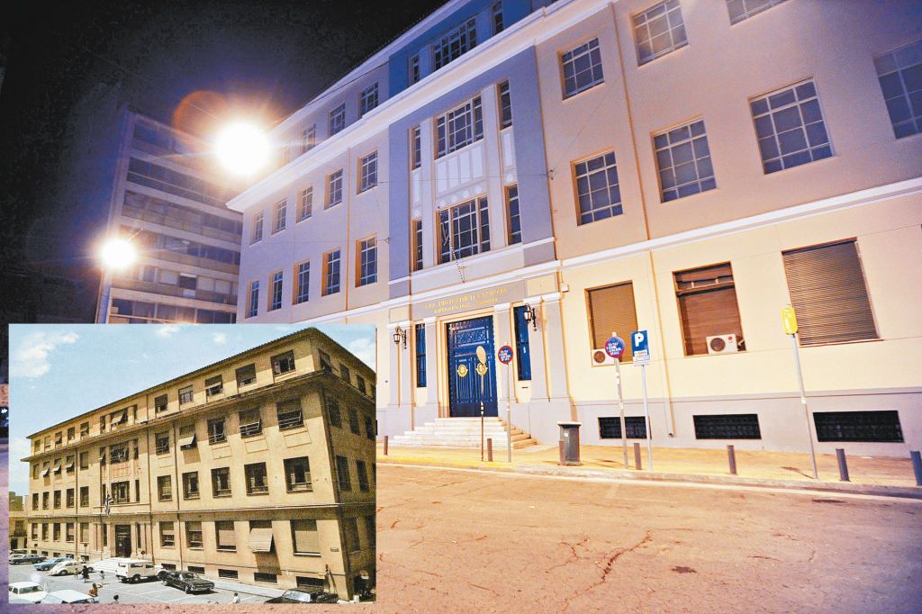 Επιστροφή στην πλατεία Θεάτρου