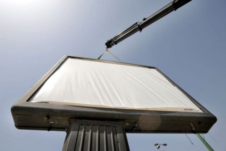 Θεσσαλονίκη: Απομάκρυνση των παράνομων διαφημιστικών πινακίδων