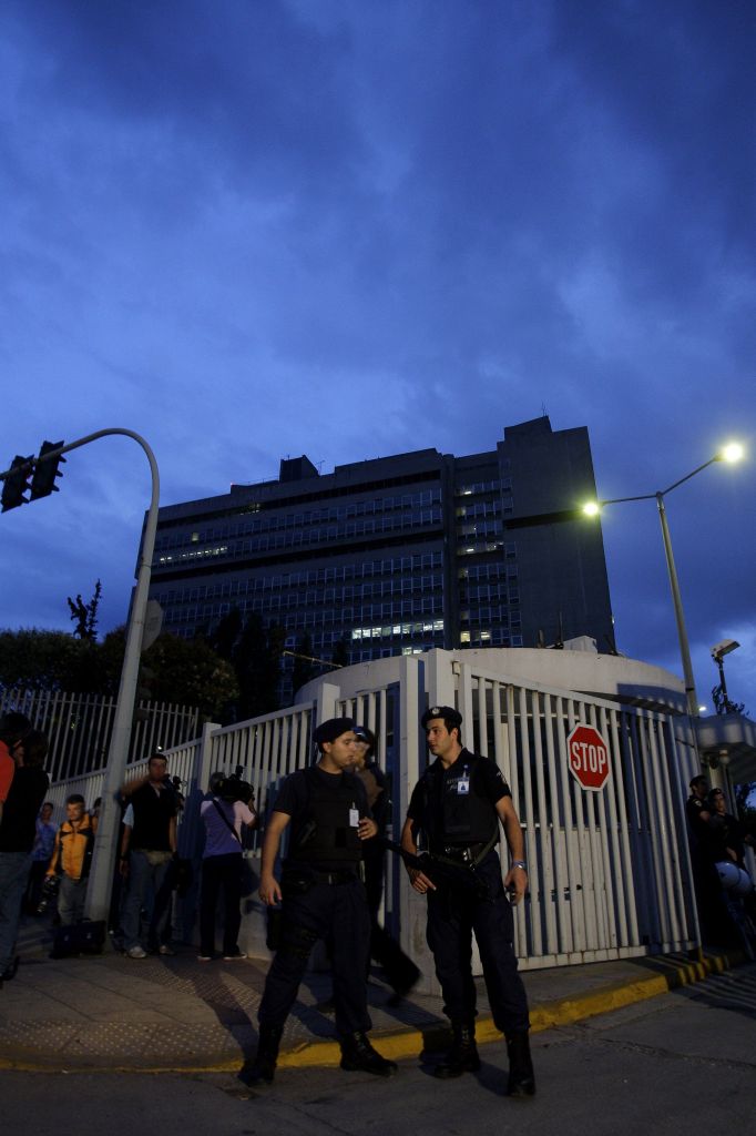 Ποινική δίωξη κατ΄αγνώστων για την βόμβα στο γραφείο του Χρυσοχοΐδη