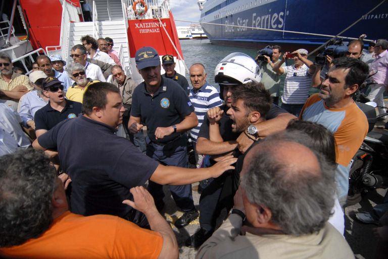 <b>Λιμάνι του Πειραιά</b>Σφράγισμα του κεντρικού επιβατηγού λιμένα αποφασίσθηκε σε σύσκεψη υπό τον Μιχάλη Χρυσοχοΐδη. | tovima.gr