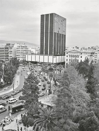 Ξυπνάει ο «γίγαντας» του Πειραιά