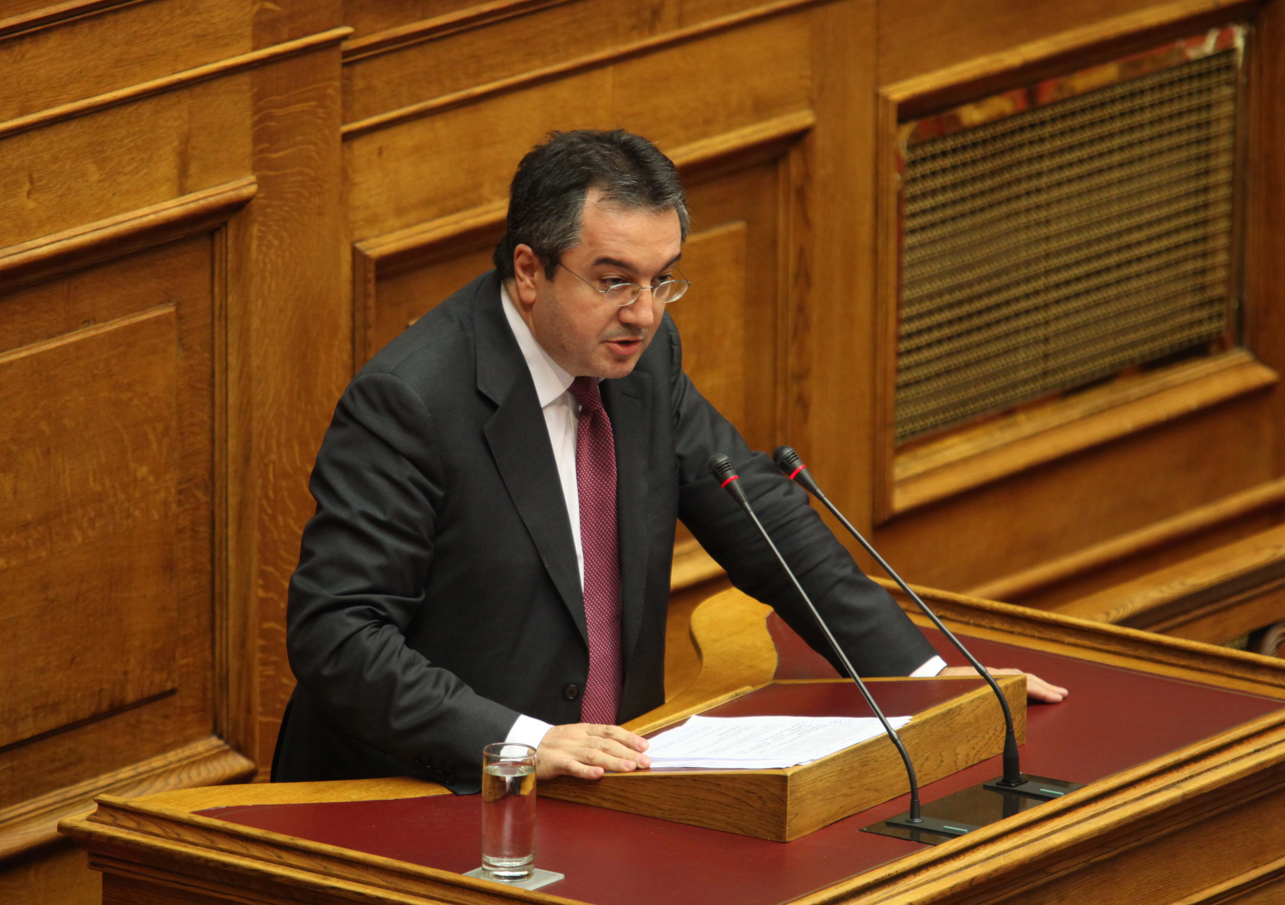 Ηλ. Μόσιαλος: «Πολλοί Ελληνες θα πρέπει να αλλάξουν εργασία»
