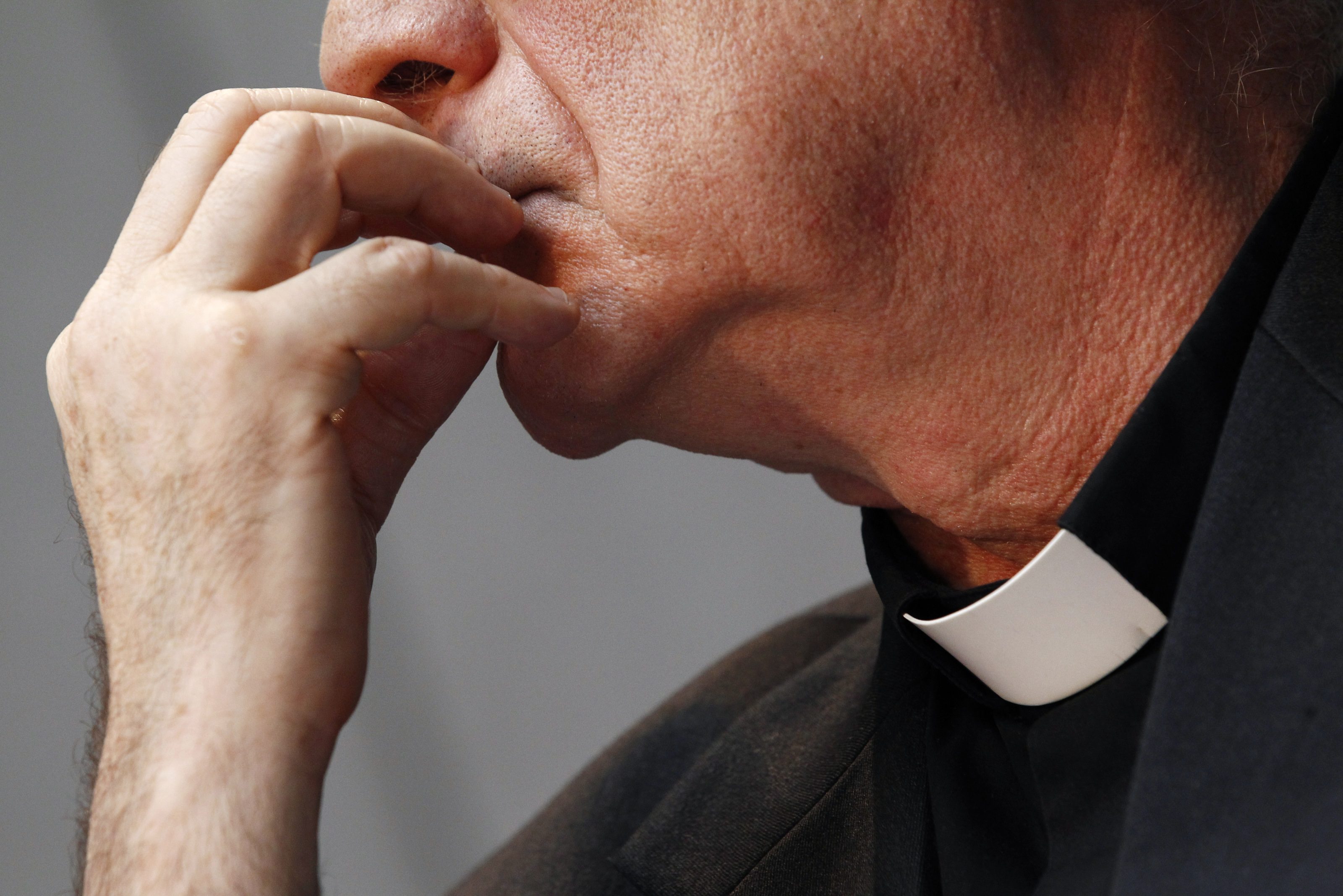 Ολλανδία: Χιλιάδες κορίτσια θύματα σεξουαλικής κακοποίησης από ιερείς