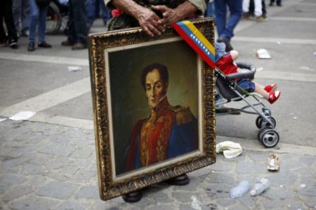 Caudillos και «απαραίτητοι»: Πόσο να μείνει ένας πρόεδρος στη Λατ.Αμερική;