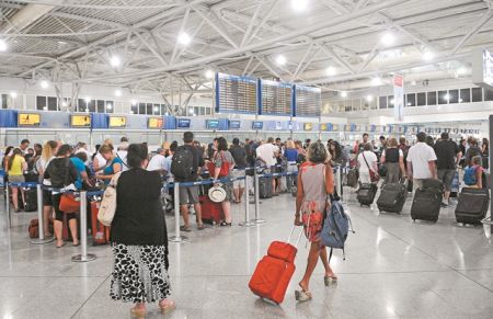 «Εξαφανίζονται» οι τουρίστες από το αεροδρόμιο ως το ξενοδοχείο…