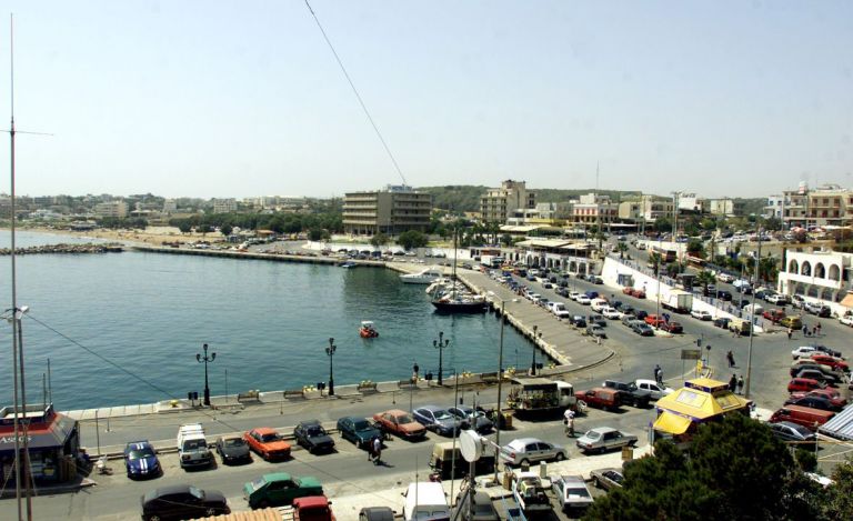 Εφυγε με τρεις ώρες καθυστέρηση το Super Ferry 2 για Μύκονο | tovima.gr