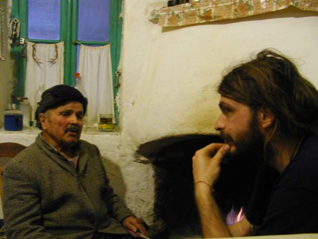 Η μαύρη κωμωδία που δεν αφήνει τίποτα όρθιο