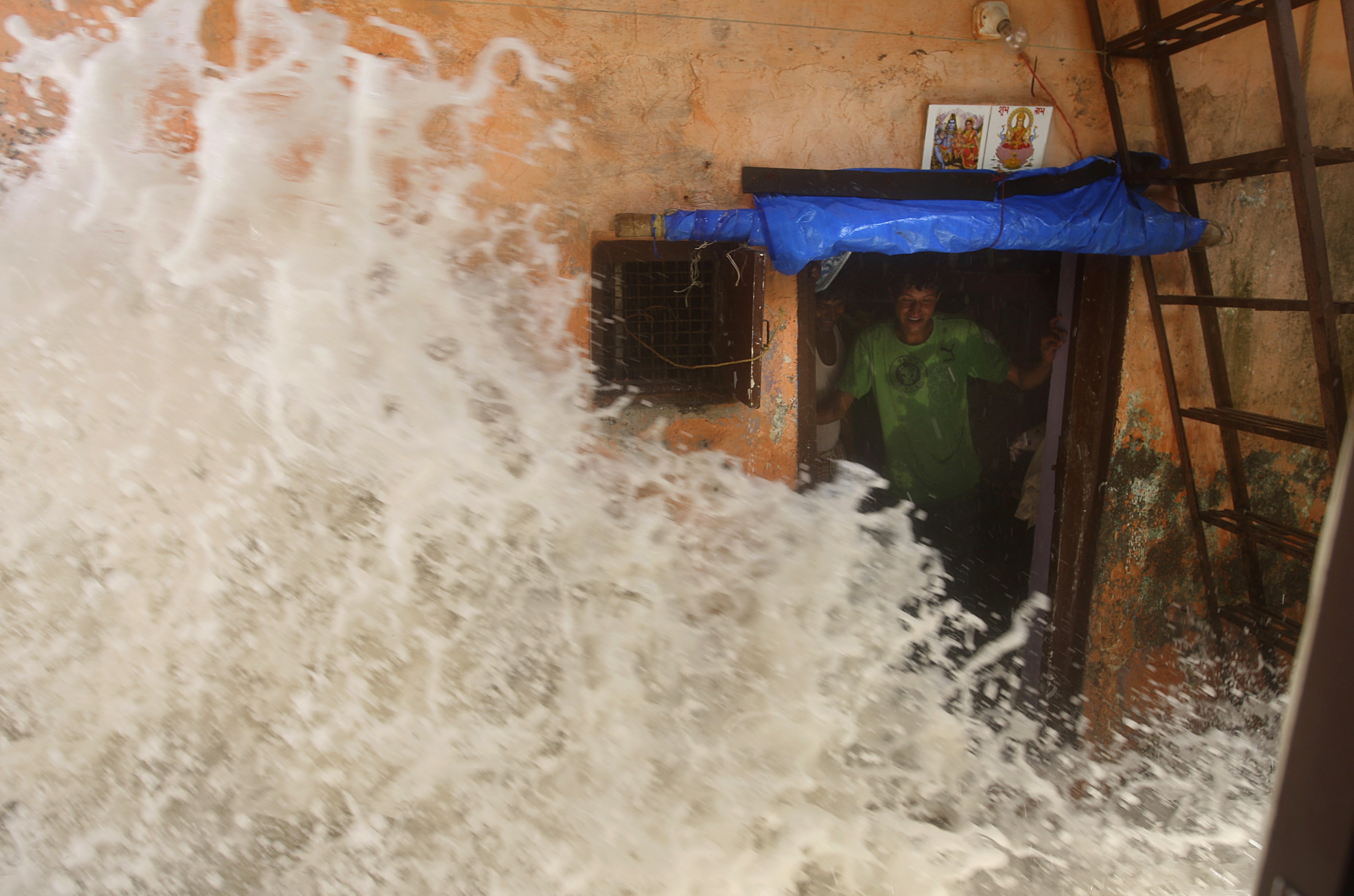 <b>Ινδία – πλημμύρες</b>Εκατόν εβδομήντα επτά νεκροί, μεταξύ τους και πέντε Ευρωπαίοι τουρίστες