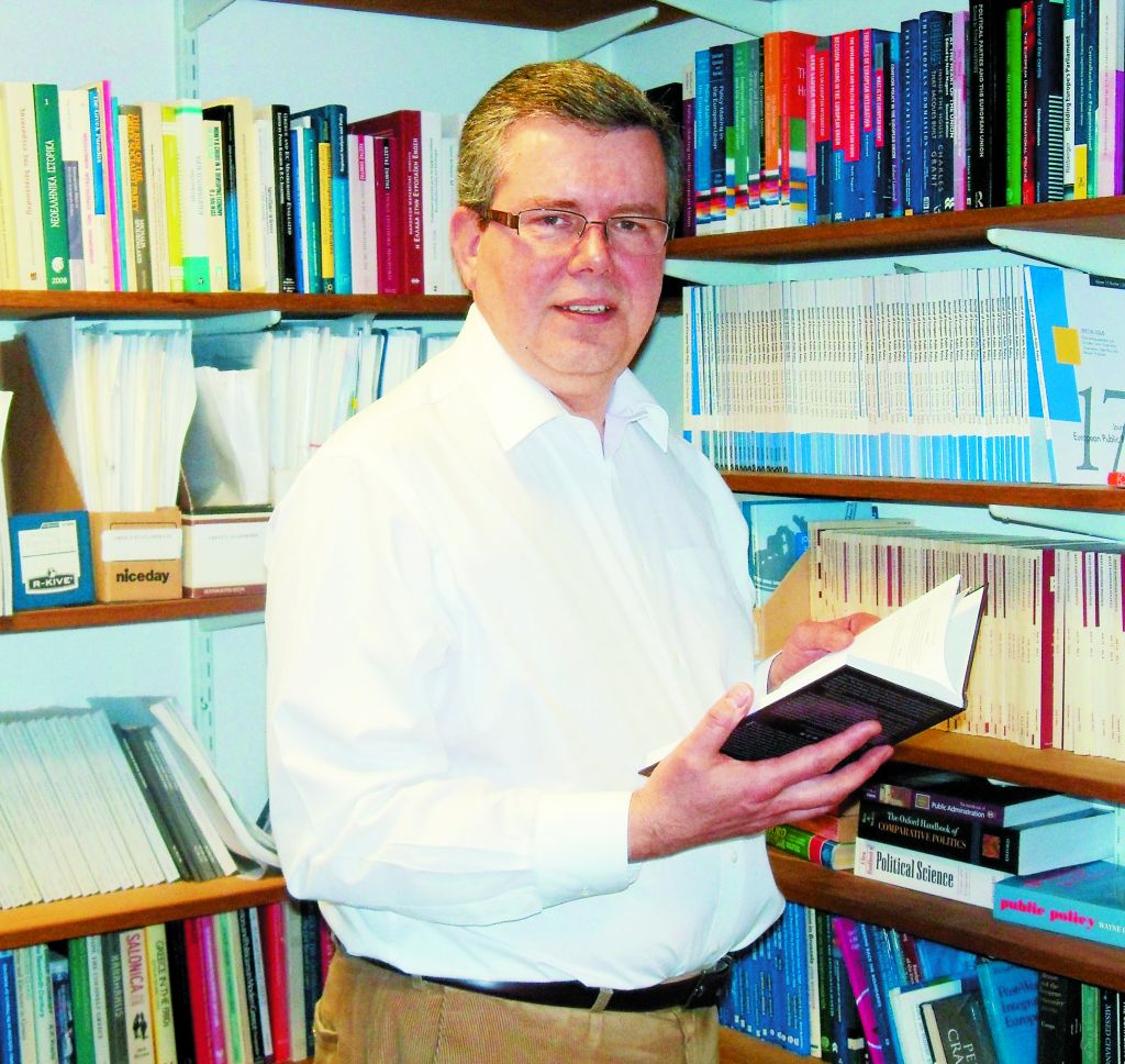 Αίσθηση θυματοποίησης βλέπει στους έλληνες ο Κέβιν Φέδερστον