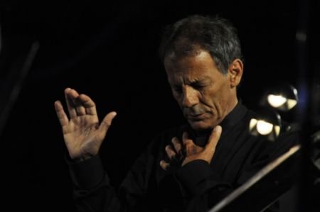 Σταύρος Ξαρχάκος: «Μάνα μου Ελλάς» στο Ηρώδειο