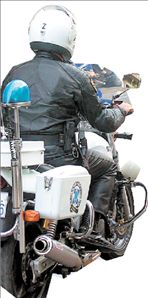 «Οι αστυνομικοί να συμμορφώνονται με τις διατάξεις του ΚΟΚ» | tovima.gr