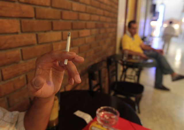 Study claims that the Greek people are smoking less