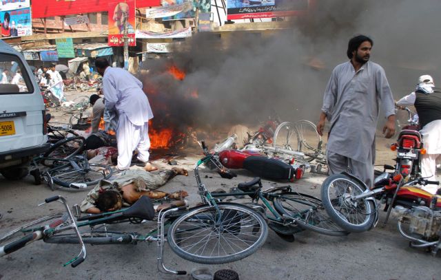Πακιστάν: Δεκάδες νεκροί από βομβιστικές επιθέσεις